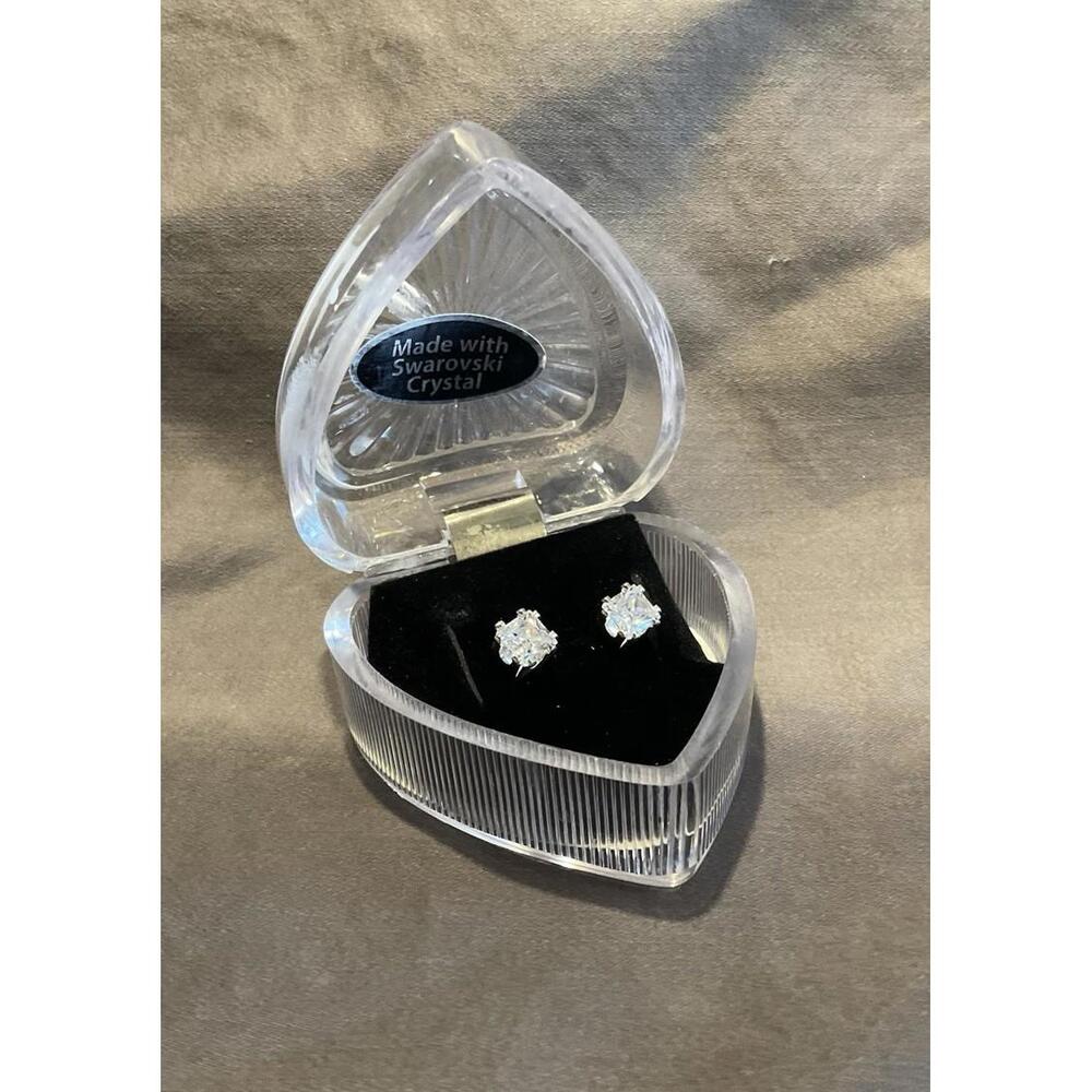 NWOT MEDIUM Square Stud Earrings Made with Swarovski Crystal in Heart Box  #1342